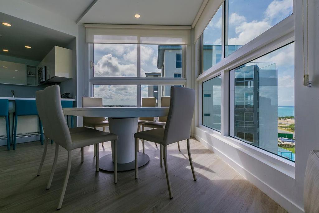 Azure Beach Residences Palm Beach Exterior photo