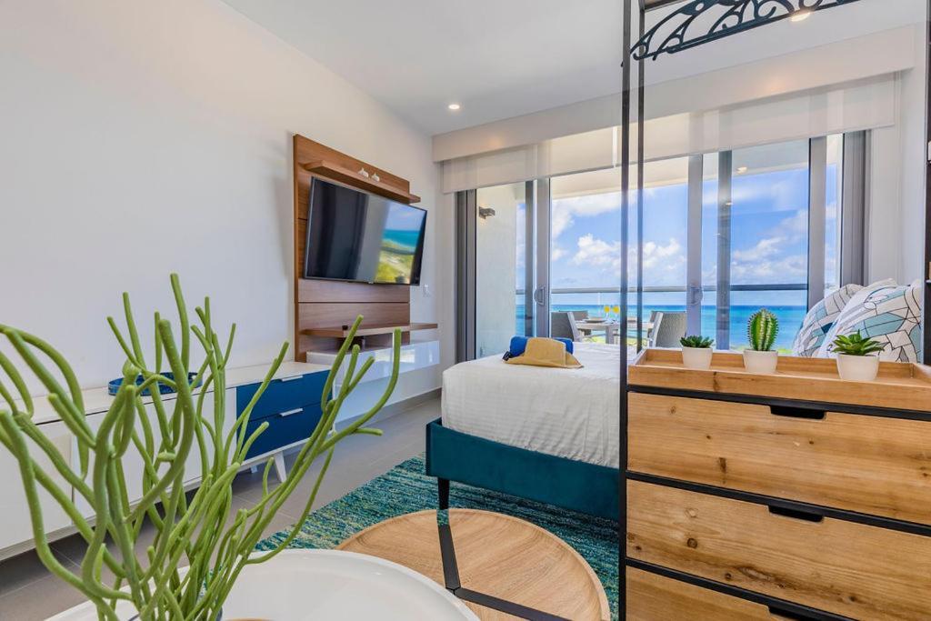 Azure Beach Residences Palm Beach Exterior photo